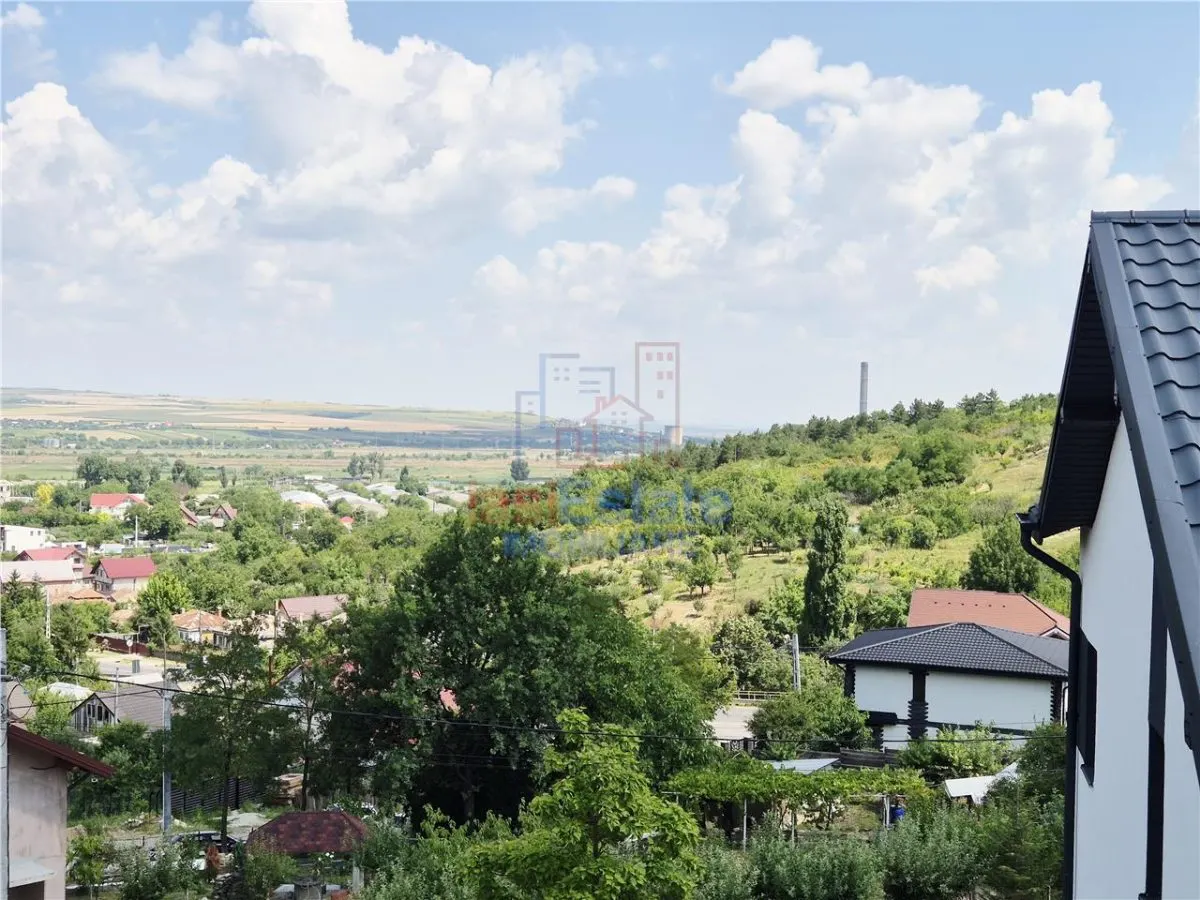 Detached House for Sale with Stunning Views in Tomești - foto 17