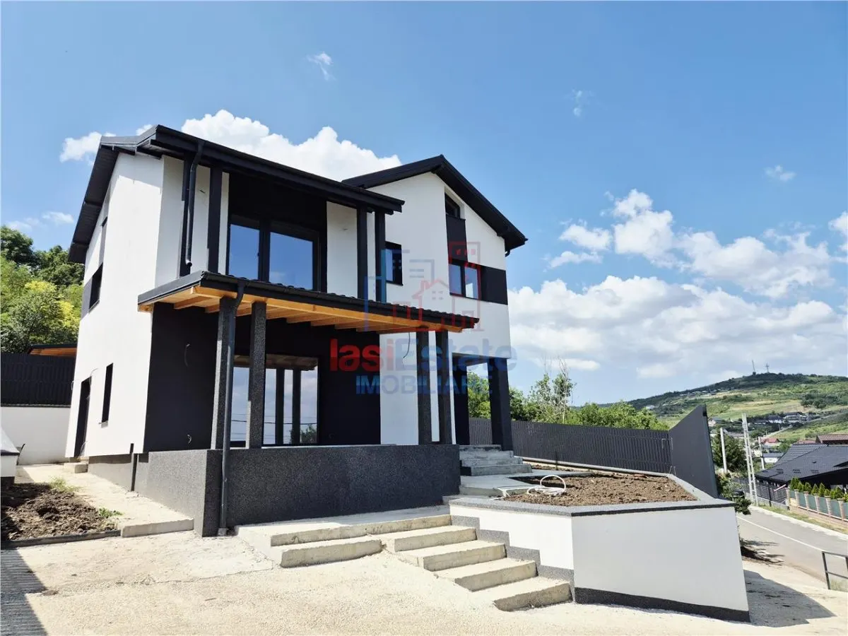 Detached House for Sale with Stunning Views in Tomești - foto 3