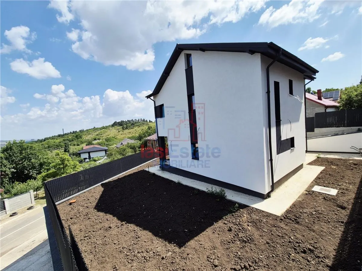 Detached House for Sale with Stunning Views in Tomești - foto 4