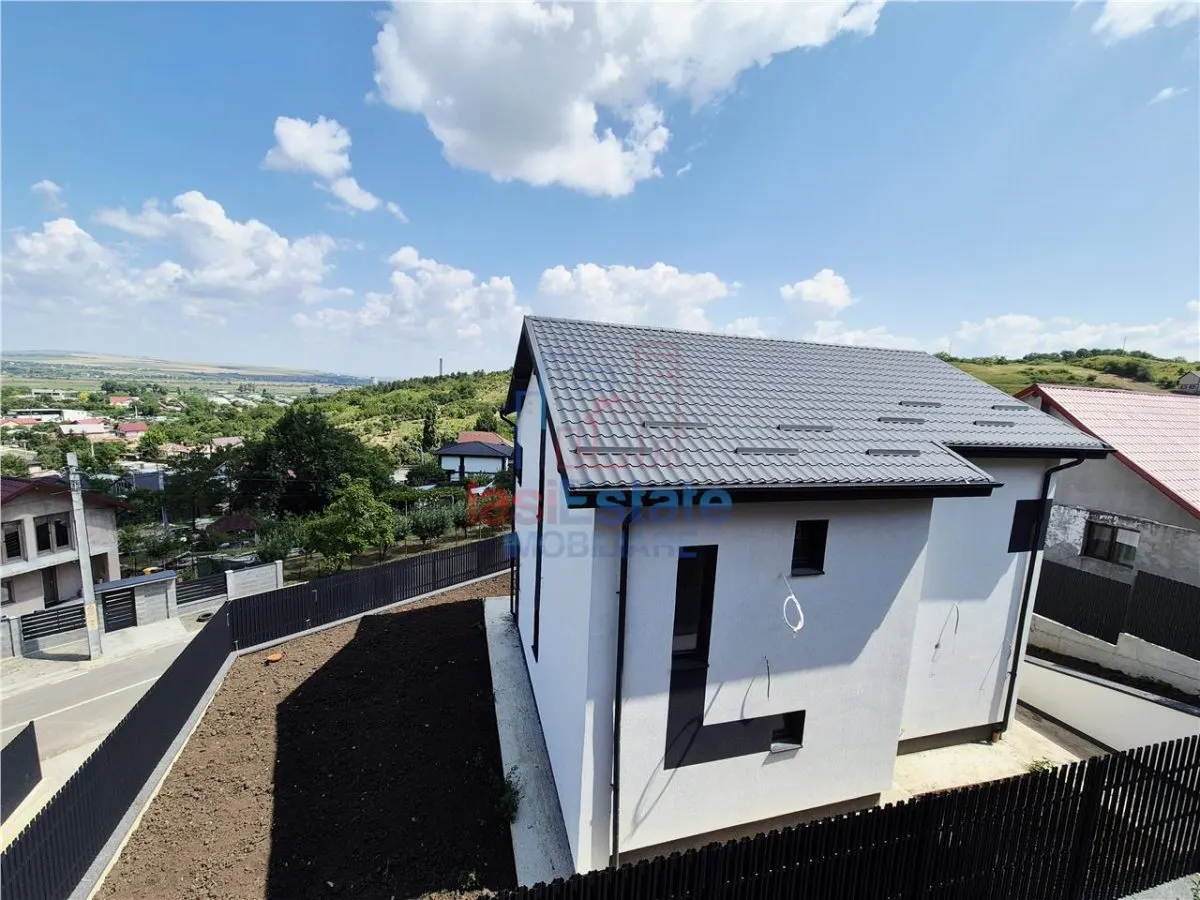 Detached House for Sale with Stunning Views in Tomești - foto 5