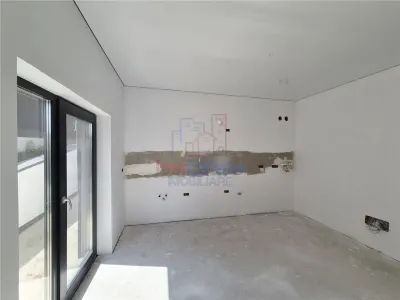 Detached House for Sale with Stunning Views in Tomești - foto 7
