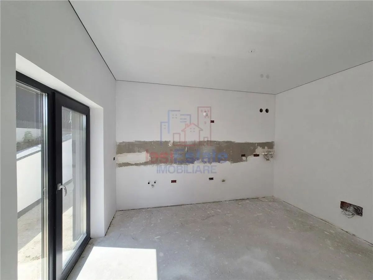 Detached House for Sale with Stunning Views in Tomești - foto 7