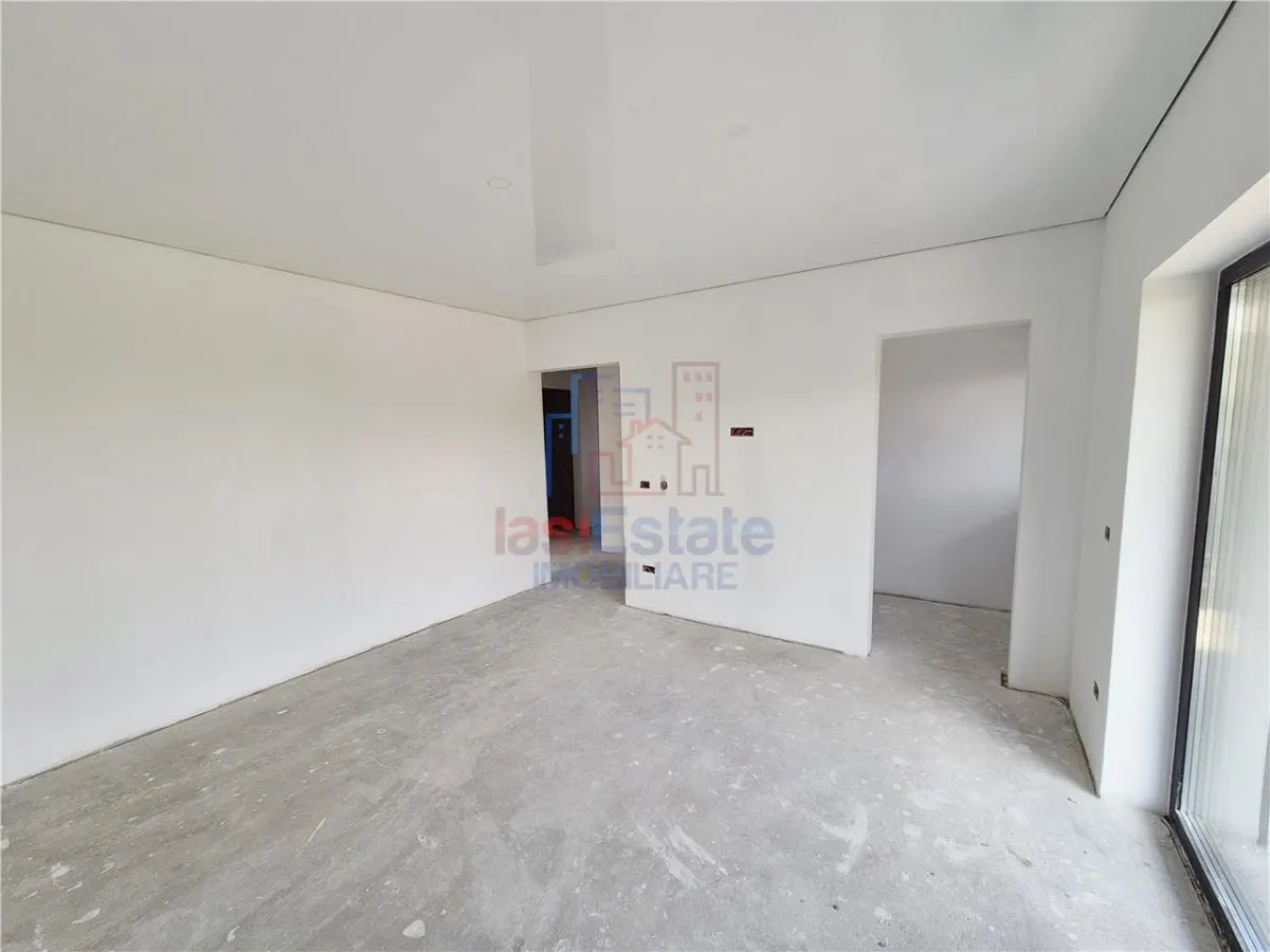 Detached House for Sale with Stunning Views in Tomești - foto 10