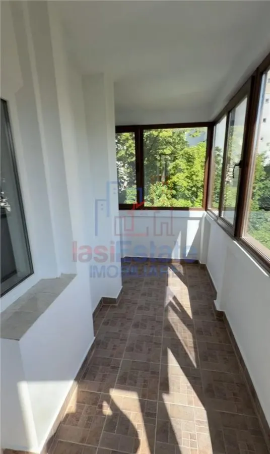Appartement 3 Chambres, 77 m², CUG – Garage et 2 Places de Parking - foto 7