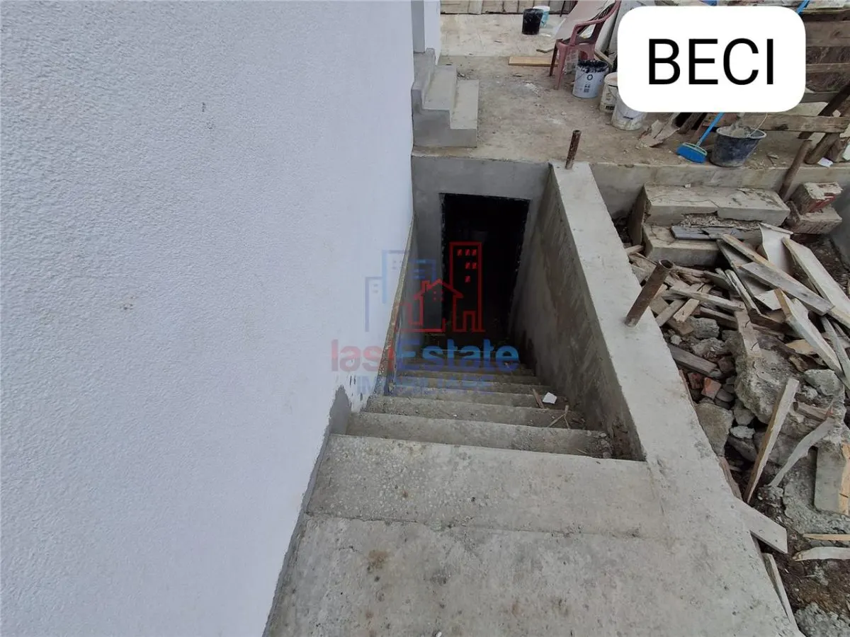 Casa Independiente en Visani, 4 Dormitorios con Sótano - foto 9
