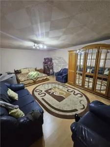 Espaciosa Casa de 6 Dormitorios en Venta, Maneciu-Ungureni, Prahova – Terreno 551 m² - foto 14
