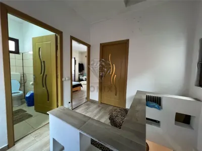 Maison 5 Chambres Sinaia, P+1, Terrain 400 m², Double Façade Rue - foto 2