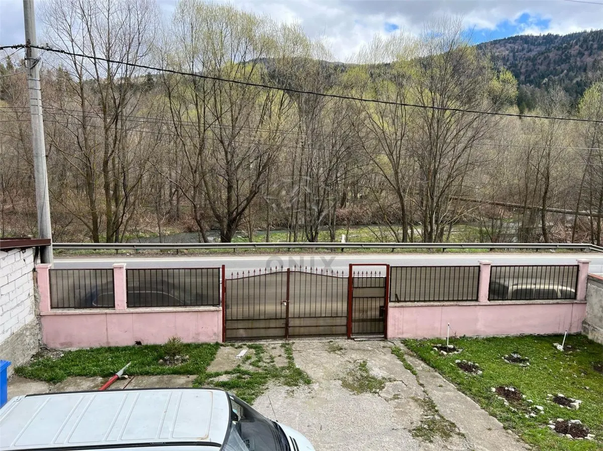 Maison 5 Chambres Sinaia, P+1, Terrain 400 m², Double Façade Rue - foto 11
