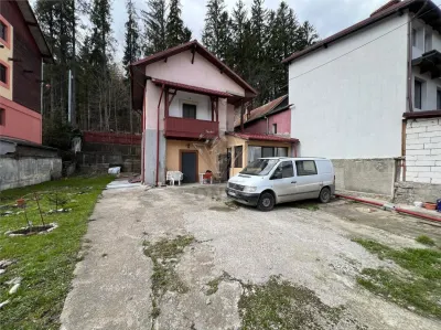 Maison 5 Chambres Sinaia, P+1, Terrain 400 m², Double Façade Rue - foto 12