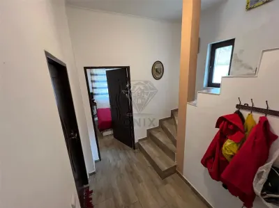 Maison 5 Chambres Sinaia, P+1, Terrain 400 m², Double Façade Rue - foto 13