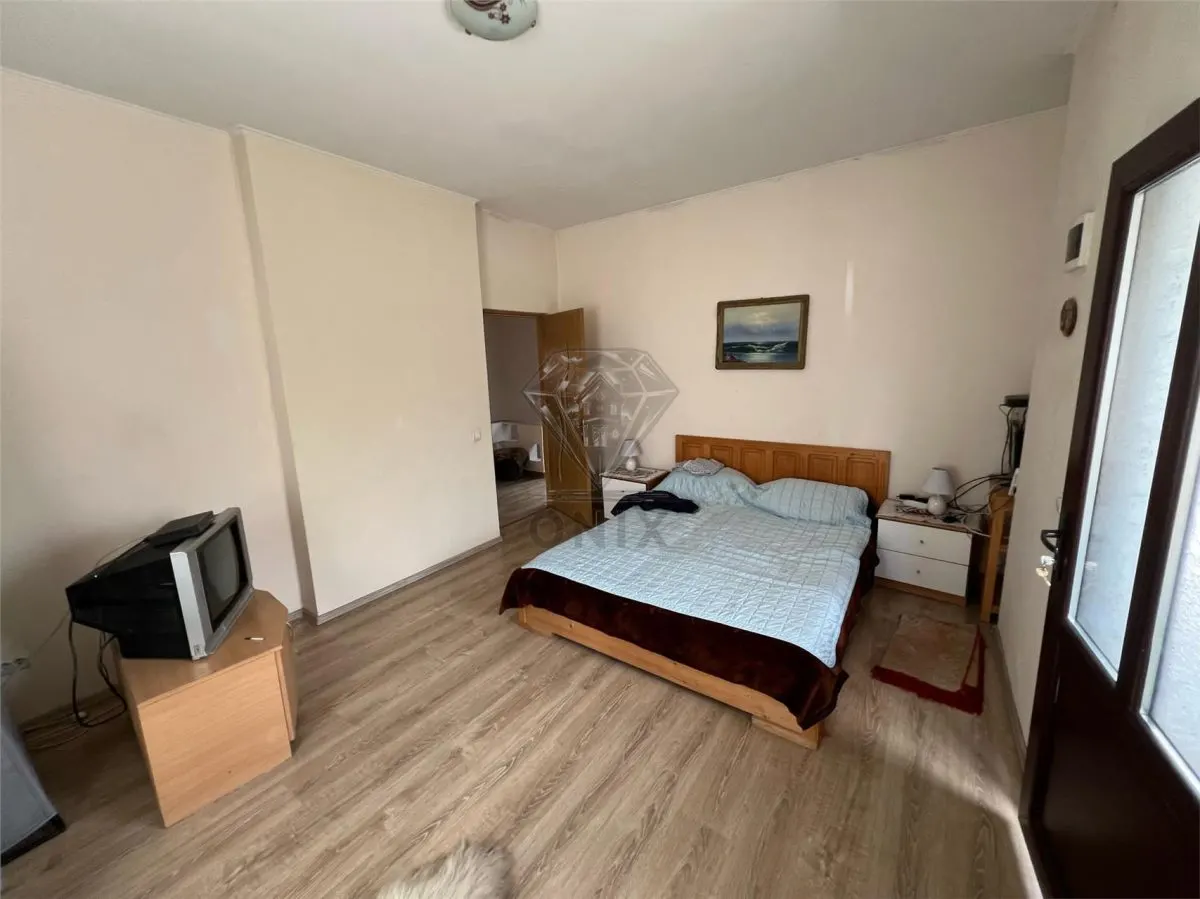 Maison 5 Chambres Sinaia, P+1, Terrain 400 m², Double Façade Rue - foto 15
