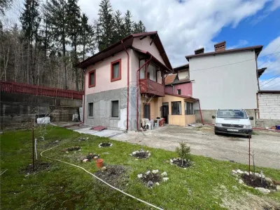 Maison 5 Chambres Sinaia, P+1, Terrain 400 m², Double Façade Rue - foto 17