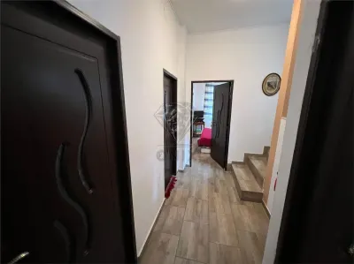 Maison 5 Chambres Sinaia, P+1, Terrain 400 m², Double Façade Rue - foto 10