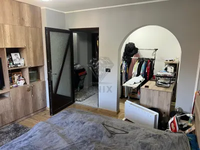 Apartamento 2 Dormitorios Reformado, Distribución Separada, 52 m², Zona Tranquila, Slanic Prahova - foto 2