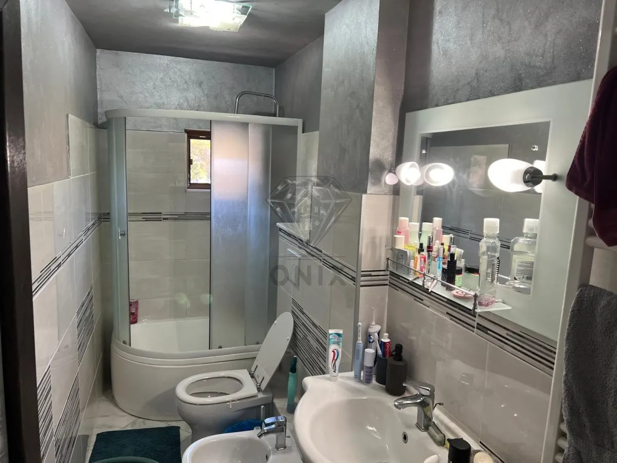Apartamento 2 Dormitorios Reformado, Distribución Separada, 52 m², Zona Tranquila, Slanic Prahova - foto 10