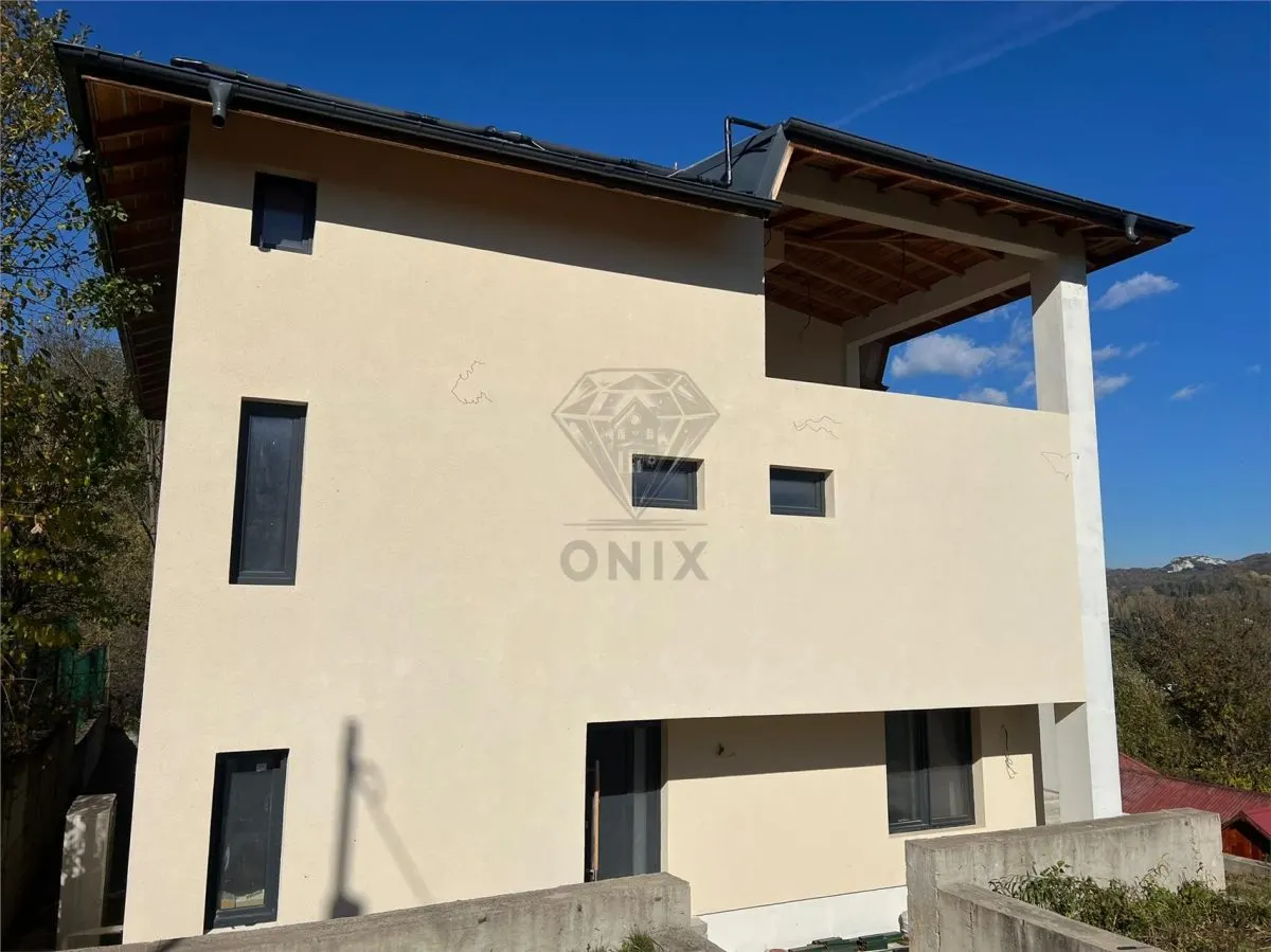 Casa Rural Nueva en Venta en Slanic Prahova – 400 m², Centro, Lista para Invertir - foto 1