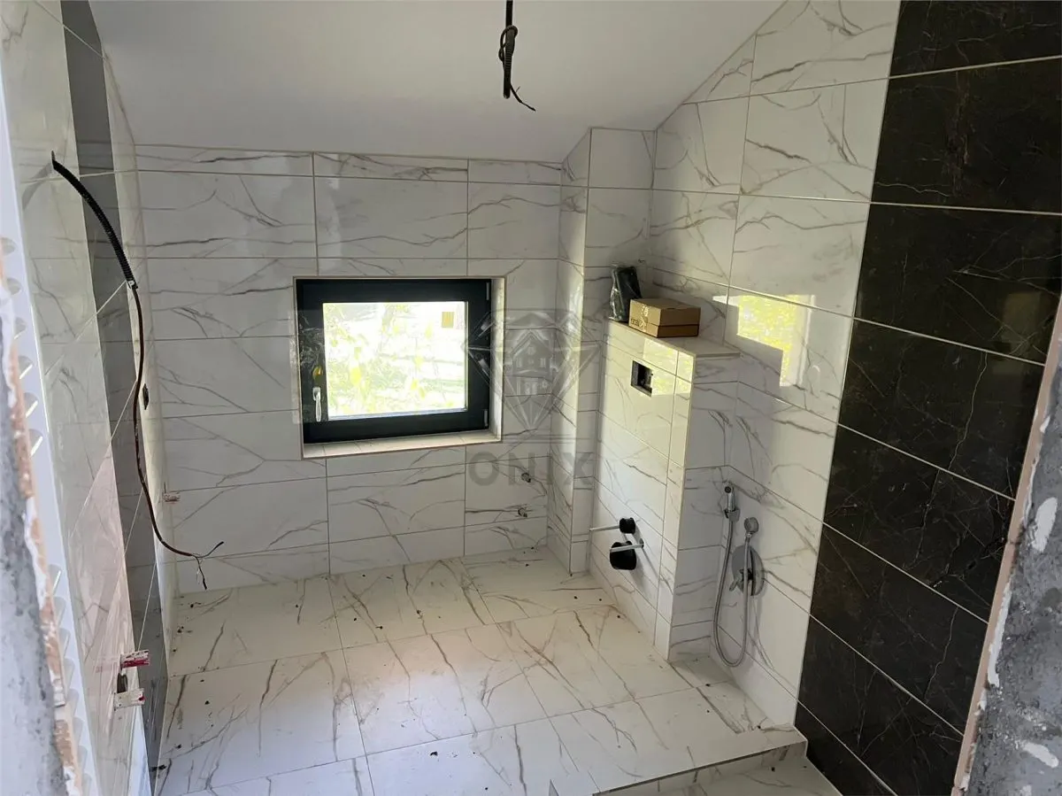 Casa Rural Nueva en Venta en Slanic Prahova – 400 m², Centro, Lista para Invertir - foto 13