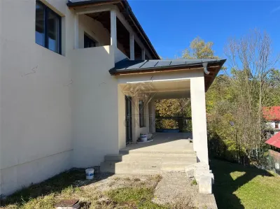 Casa Rural Nueva en Venta en Slanic Prahova – 400 m², Centro, Lista para Invertir - foto 3
