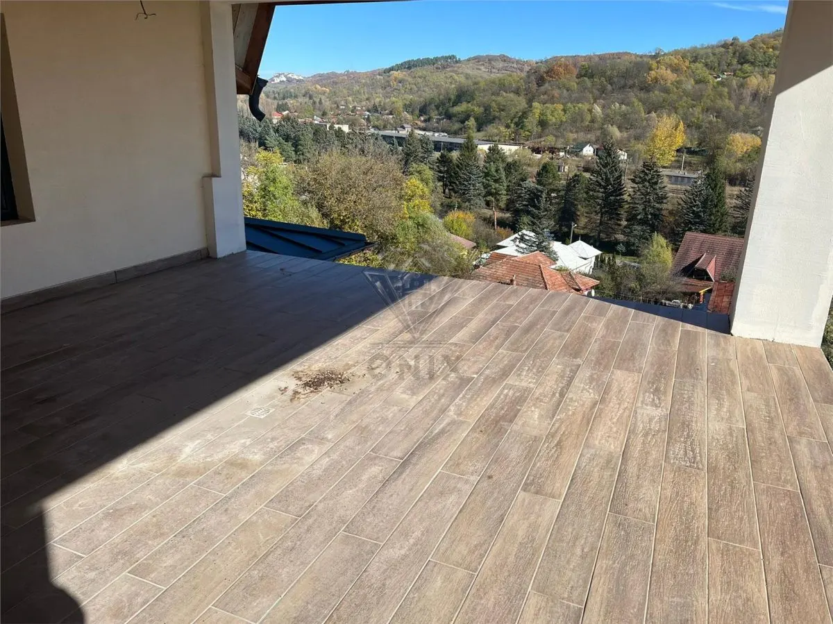 Casa Rural Nueva en Venta en Slanic Prahova – 400 m², Centro, Lista para Invertir - foto 7