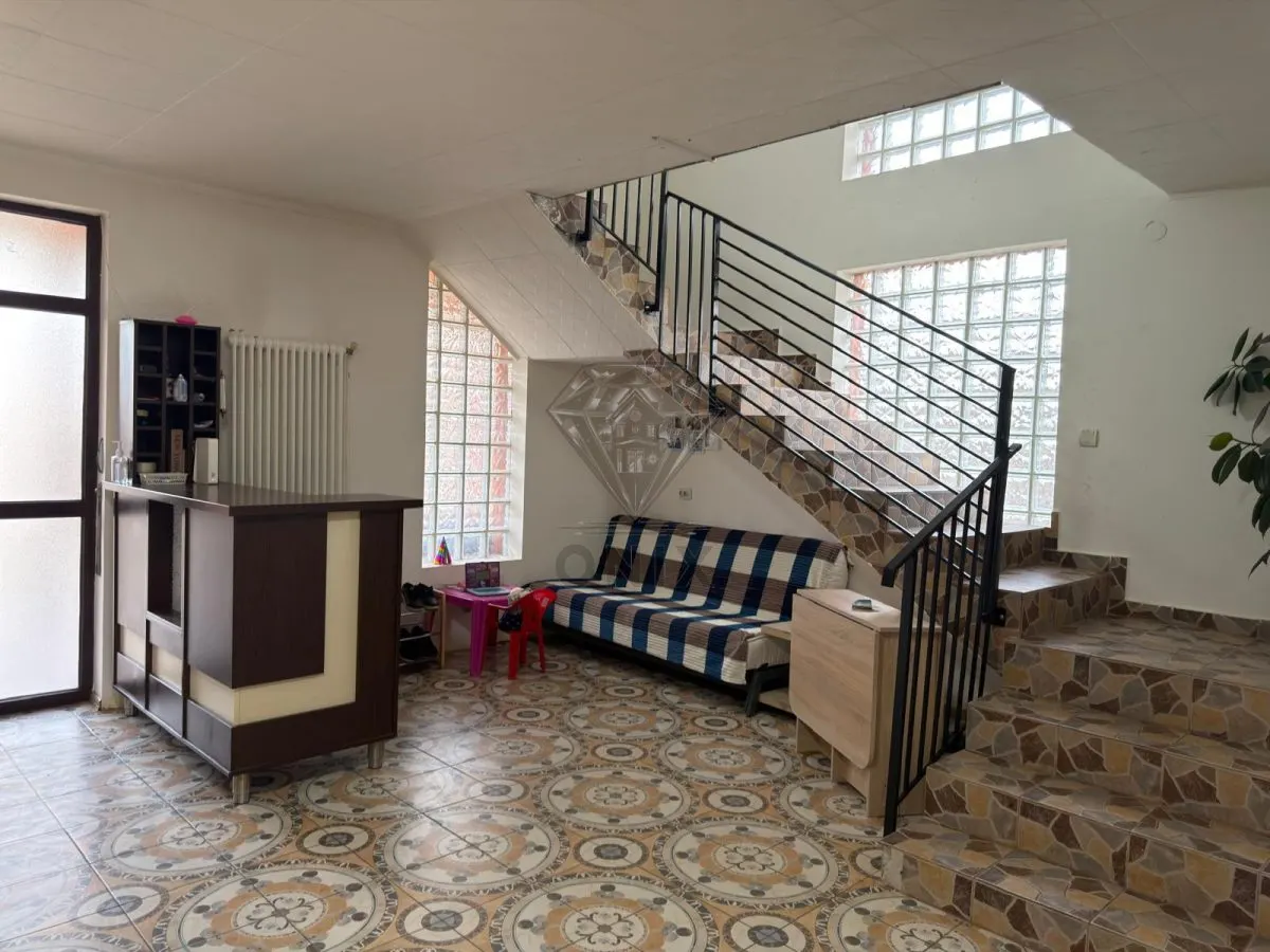 House / villa for sale 210.40 sqm in Strejnicu - foto 2