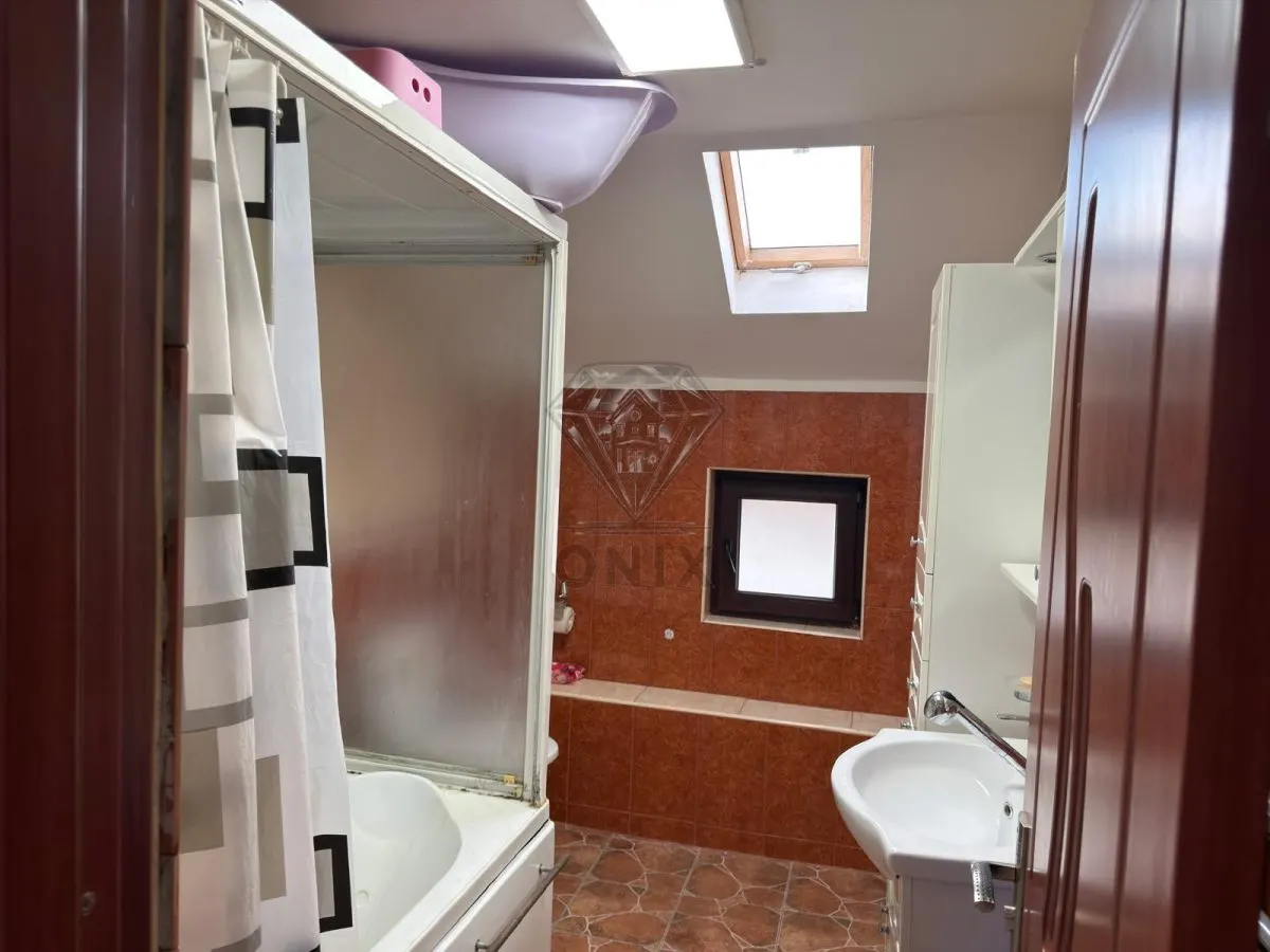 House / villa for sale 210.40 sqm in Strejnicu - foto 11