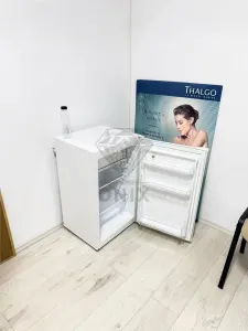超现代商业空间，普洛耶什蒂 - foto 11