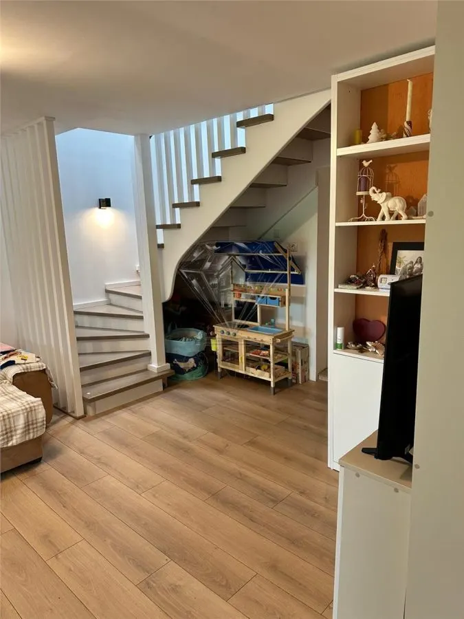 Maison Rénovée P+M 2025, 111 m², 3.029 m² Terrain, Drajna de Sus - foto 3
