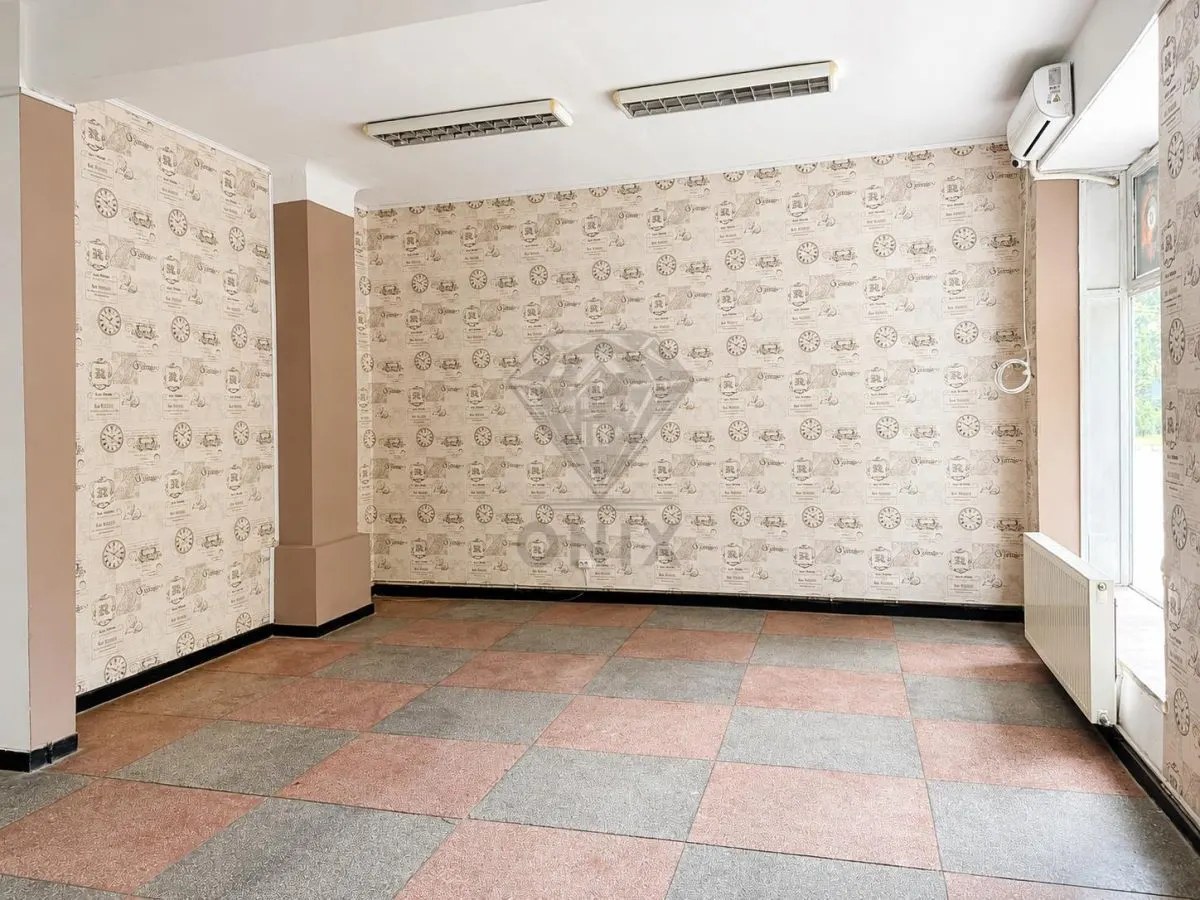 Local Commercial Plopeni Centre 116 m² – Excellent Devanture - foto 1