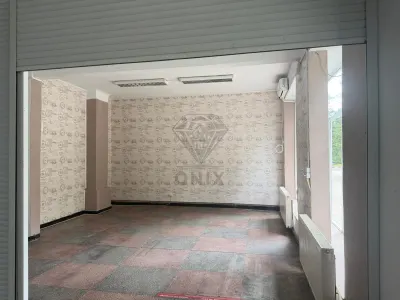 Local Commercial Plopeni Centre 116 m² – Excellent Devanture - foto 3