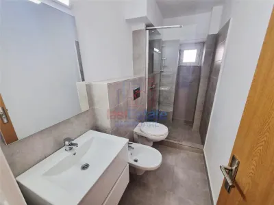Apartamento de 3 Dormitorios con Distribución Desaparcada – Zona Facultad de Medicina - foto 8