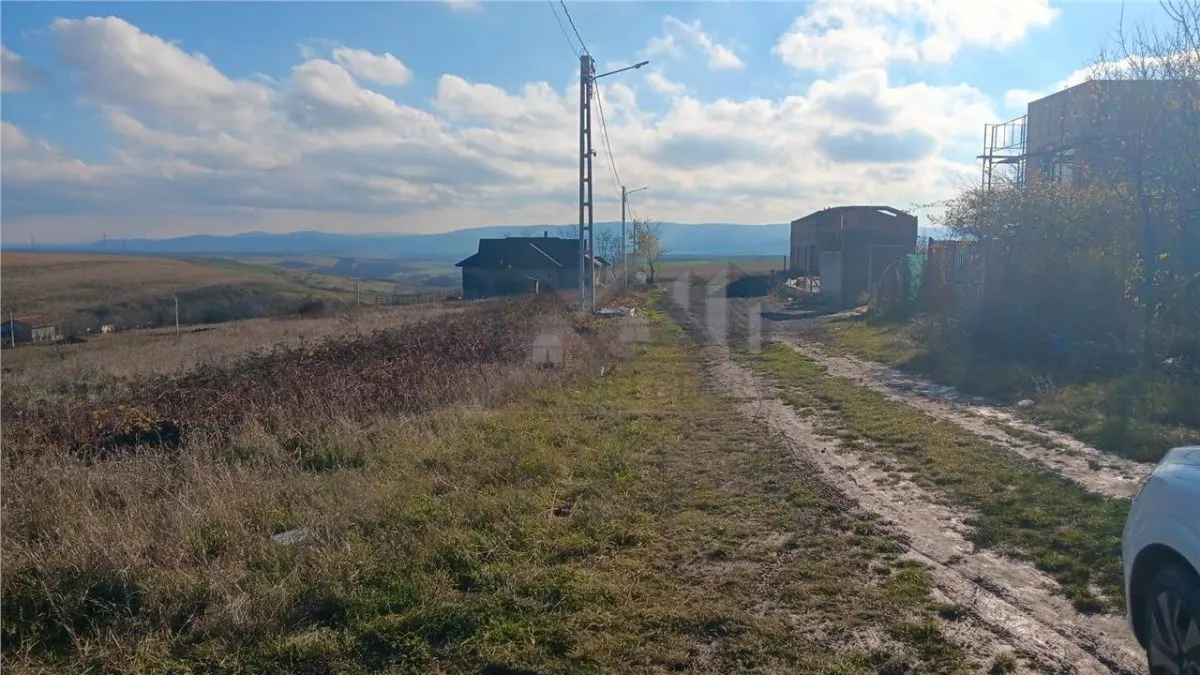 Terrain Aroneanu avec Utilités et Certificat d'Urbanisme - foto 4