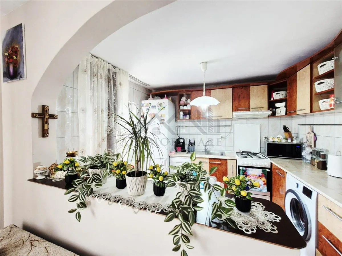 House for Sale in Goruni-Tomesti with Garage and Storage - foto 2