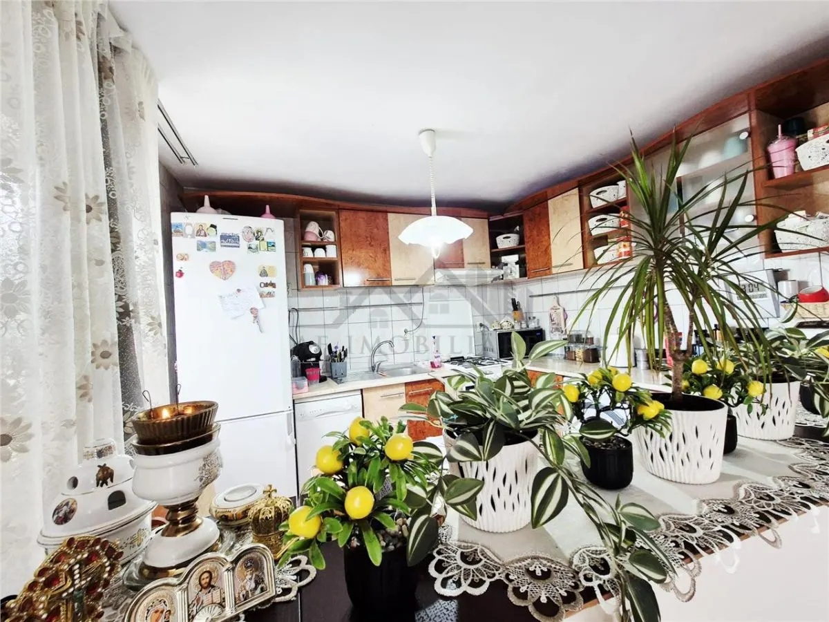 House for Sale in Goruni-Tomesti with Garage and Storage - foto 3