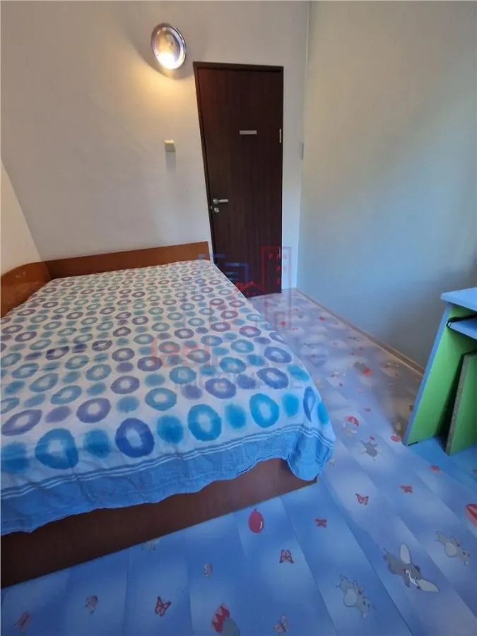 Appartement Trois Pièces, Premier Étage, Meublé et Équipé – Baza 3 - foto 4