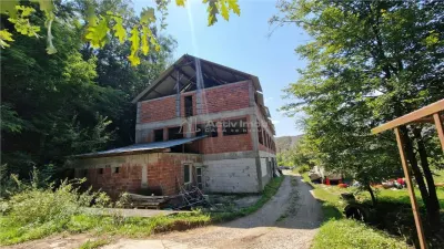 House / villa for sale 973 sqm in Resita, Calea Caransebesului area - foto 3