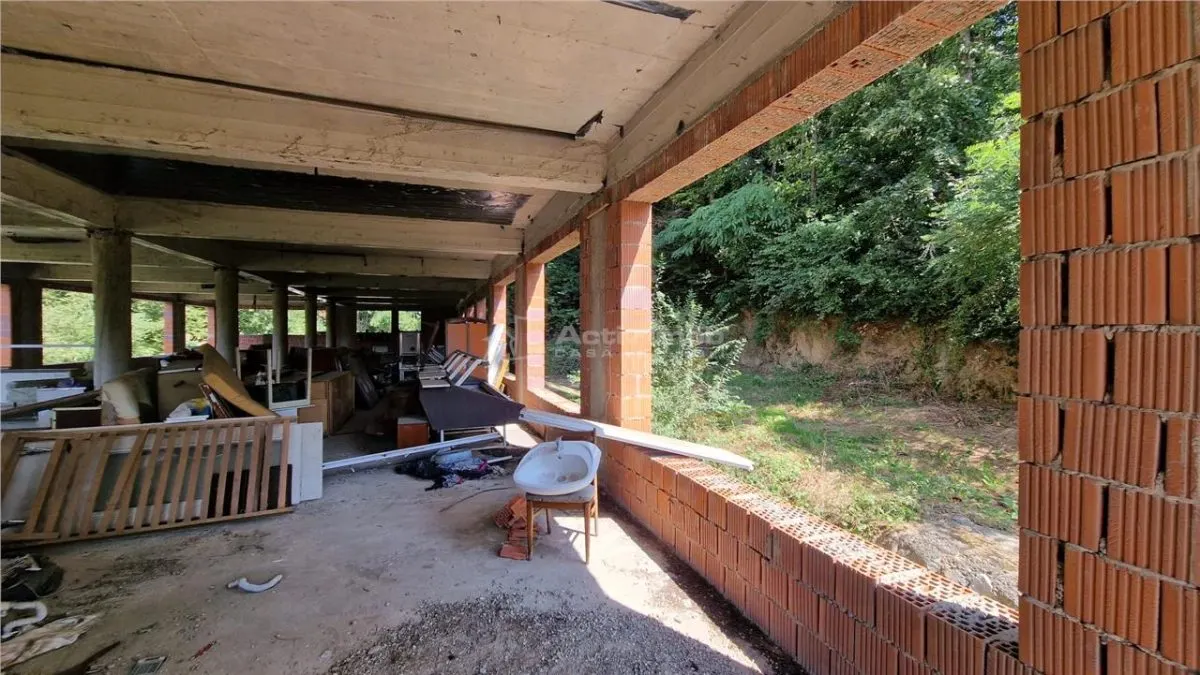 House / villa for sale 973 sqm in Resita, Calea Caransebesului area - foto 6