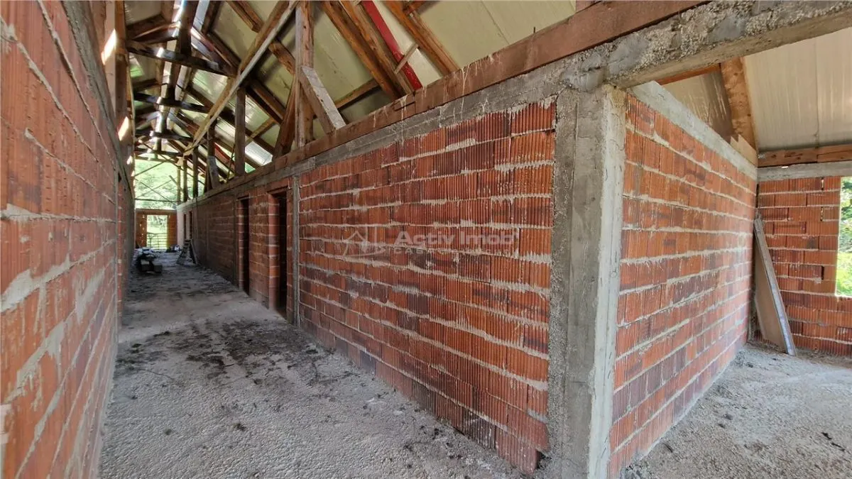 House / villa for sale 973 sqm in Resita, Calea Caransebesului area - foto 9