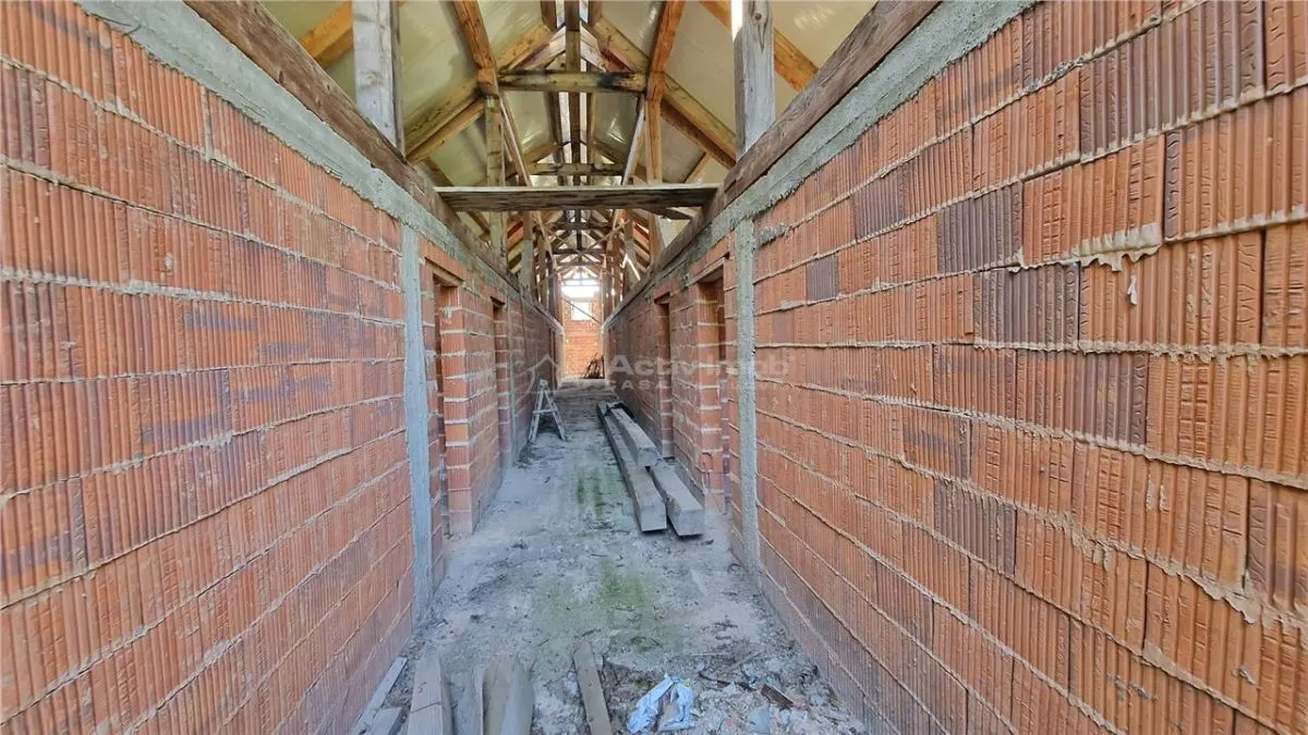 House / villa for sale 973 sqm in Resita, Calea Caransebesului area - foto 10