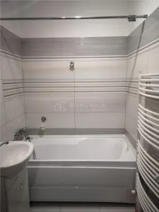 Resita Location: Appartement 3 Chambres, Entièrement Meublé et Équipé, Micro II - foto 12