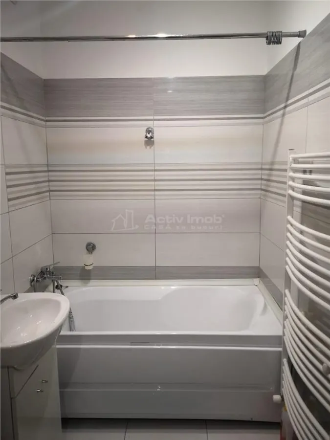 Resita Location: Appartement 3 Chambres, Entièrement Meublé et Équipé, Micro II - foto 12