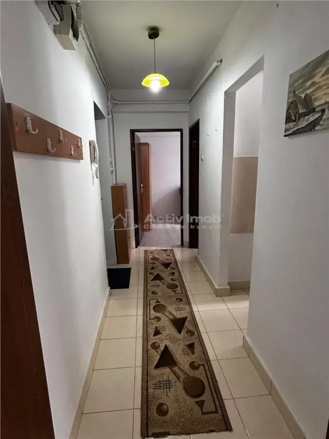 Apartment with 2 bedrooms for sale 47 sqm in Resita, Moroasa 1 area - foto 8