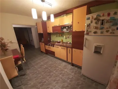 Resita，出租，3室公寓，家具齐全并配备完整，中心区 - foto 2