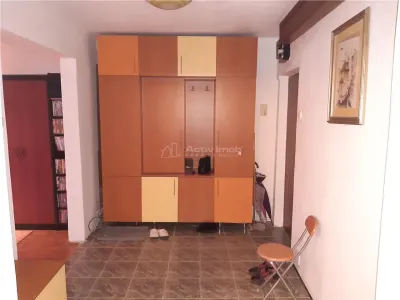 Resita，出租，3室公寓，家具齐全并配备完整，中心区 - foto 21