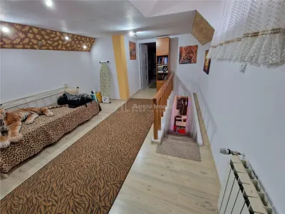 Resita: Villa Dúplex Central, Planta Baja + 1ª Planta + Ático, 2 Garajes, Comisión Cero Comprador - foto 12