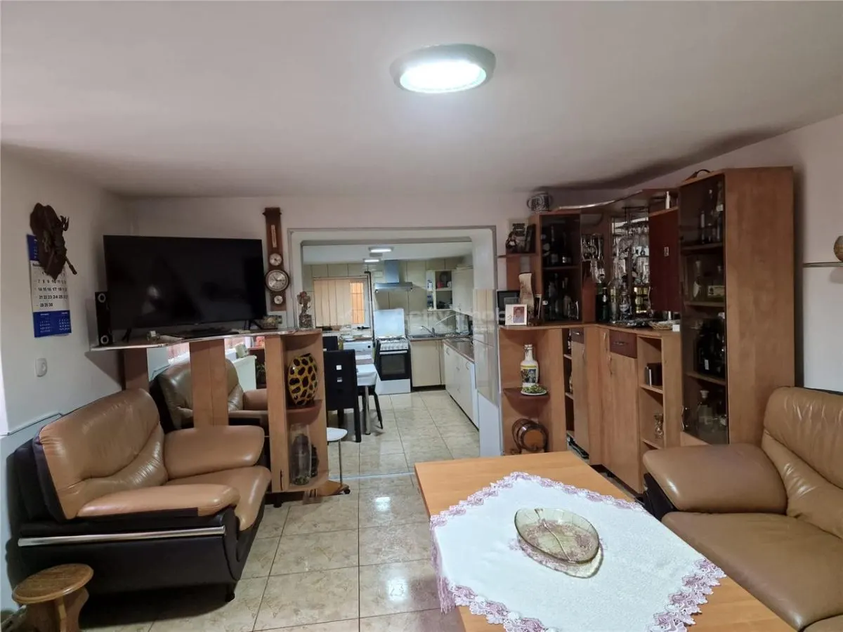 Resita: Villa Dúplex Central, Planta Baja + 1ª Planta + Ático, 2 Garajes, Comisión Cero Comprador - foto 19