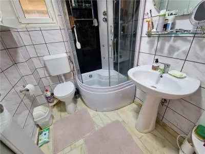 Resita: Villa Dúplex Central, Planta Baja + 1ª Planta + Ático, 2 Garajes, Comisión Cero Comprador - foto 24