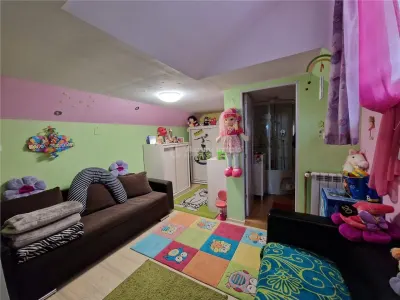 Resita: Villa Dúplex Central, Planta Baja + 1ª Planta + Ático, 2 Garajes, Comisión Cero Comprador - foto 7