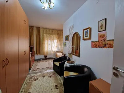 Resita: Villa Dúplex Central, Planta Baja + 1ª Planta + Ático, 2 Garajes, Comisión Cero Comprador - foto 9