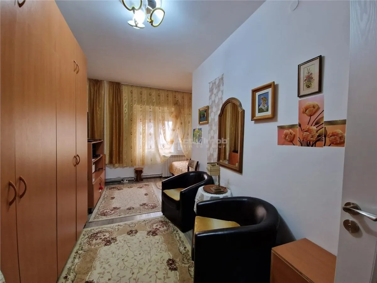 Resita: Villa Dúplex Central, Planta Baja + 1ª Planta + Ático, 2 Garajes, Comisión Cero Comprador - foto 9