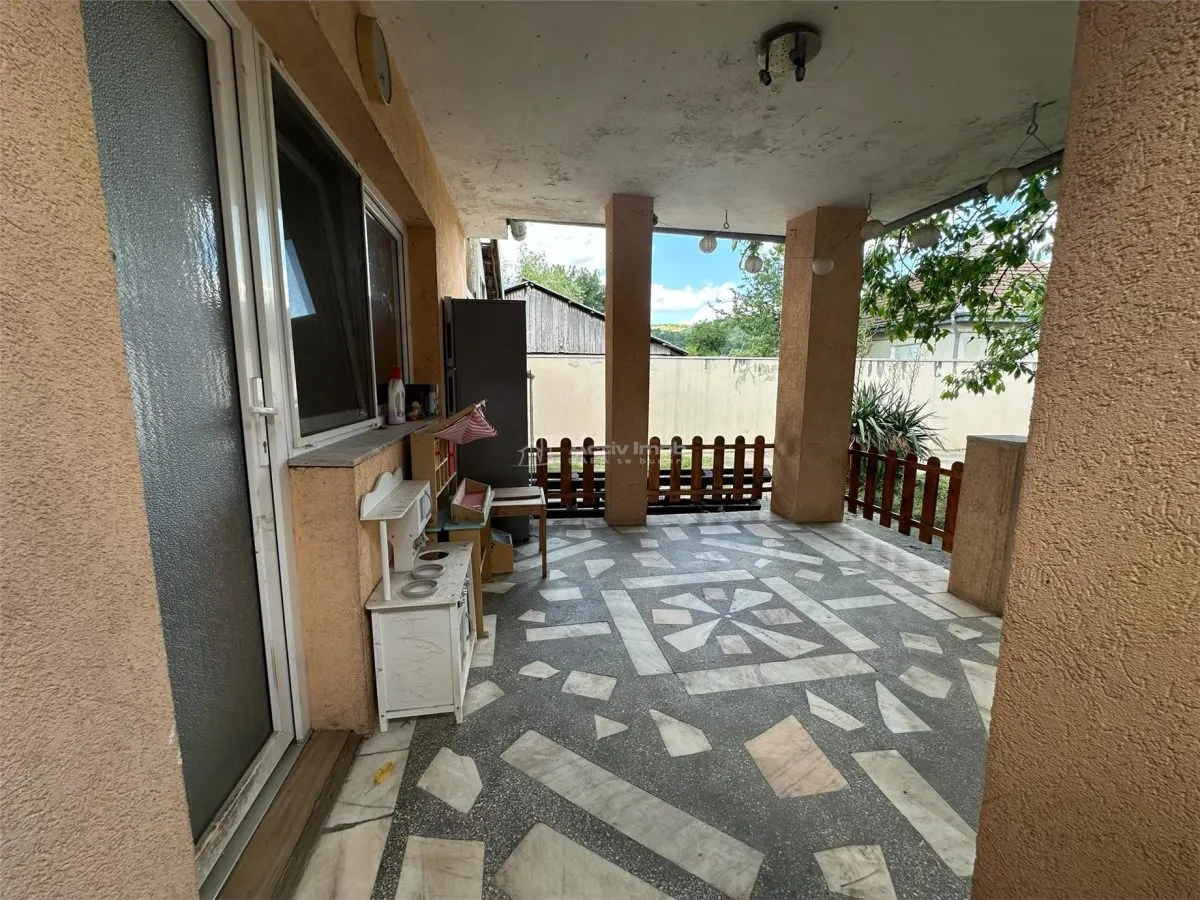 Bocsa Montana: Two Houses at the Price of One, Main Road Frontage - foto 24